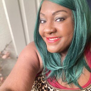 Meet your Posher, Dana